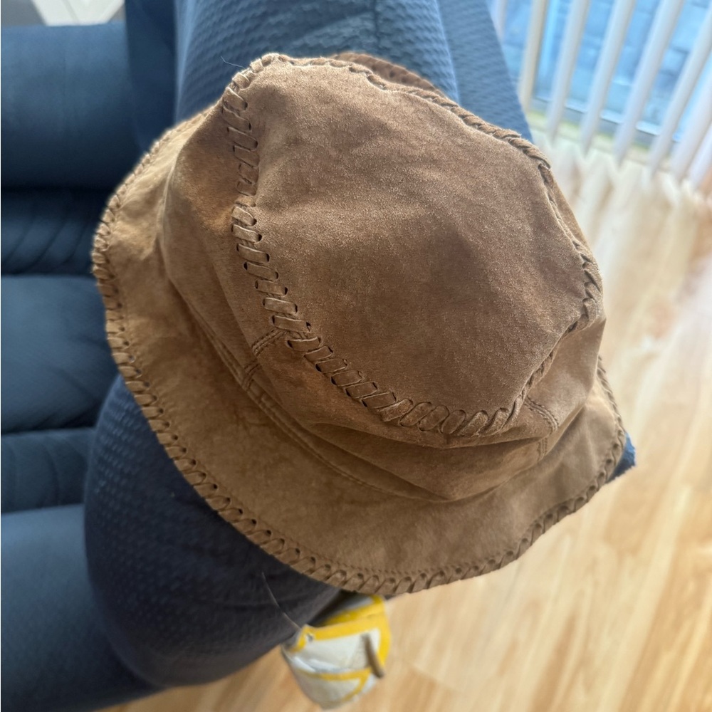 Wilson’s leather womens bucket hat size L/XL